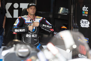 BMW-Testfahrer Michael van der Mark)