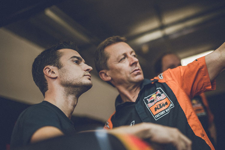 Dani Pedrosa mit KTM-Teammanager Mike Leitner