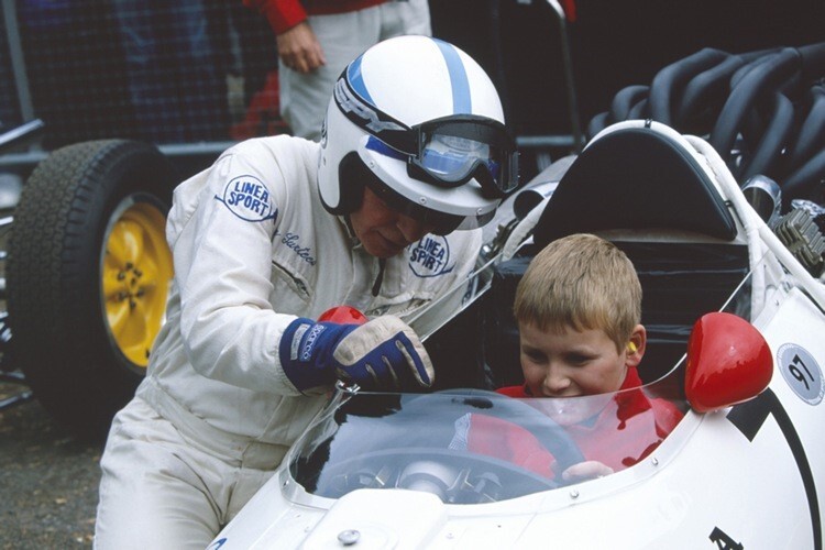 John Surtees mit seinem Sohn Henry: Das Interesse am Rennsport war sehr früh geweckt