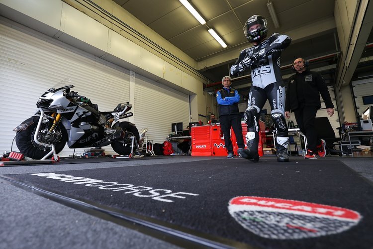 Das Superbike-Debüt von Sam Lowes mit der Ducati V4R
