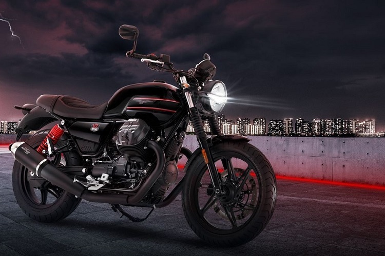 Moto Guzzi V7 Stone Special Edition: Schwarz mit roten Akzenten