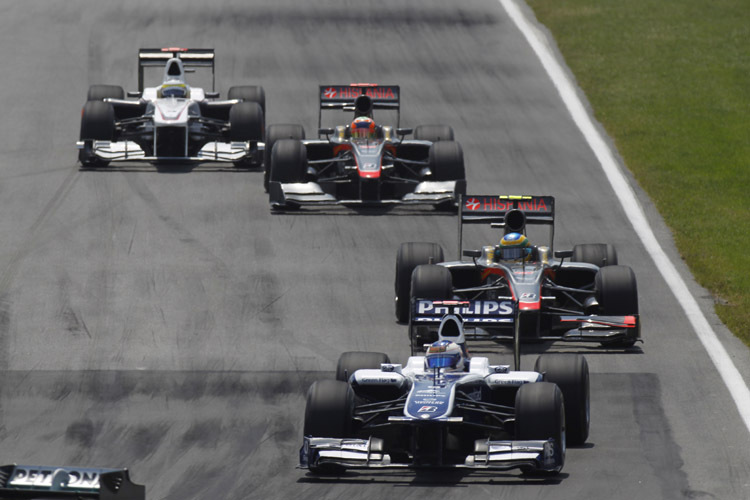Williams plant 2011 mit Oldie Barrichello (vorne)