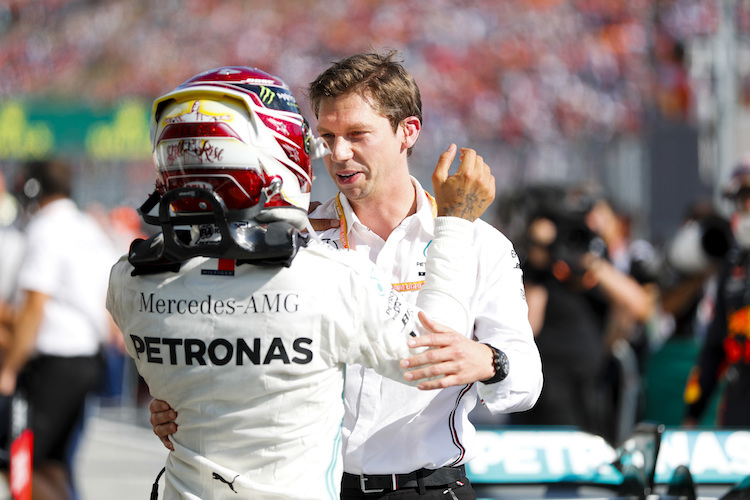 Lewis Hamilton und James Vowles 2019 in Ungarn