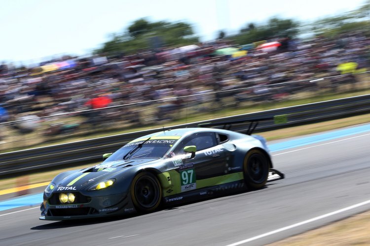 Leader in der GTE: Der Aston Martin von Darren Turner, Jonathan Adam, Daniel Serra