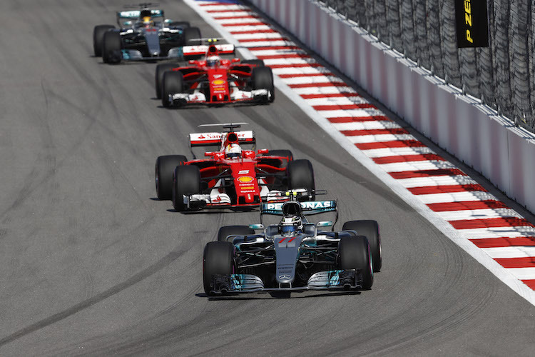 Valtteri Bottas vor Vettel, Räikkönen und Hamilton