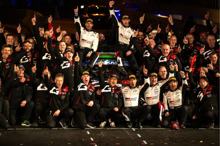 Das Toyota-WRC-Team: Freude nach der Erlangung des Herstellermeisterschaft