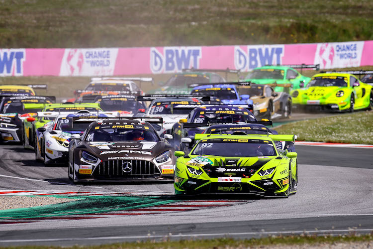 Die DTM fährt auch in diesem Jahr die schnelle Streckenvariante in der ersten Kurve in Oschersleben