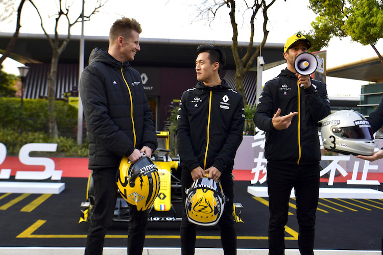 Nico Hülkenberg und Daniel Ricciardo mit Renault-Nachwuchsfahrer Guanyu Zhou