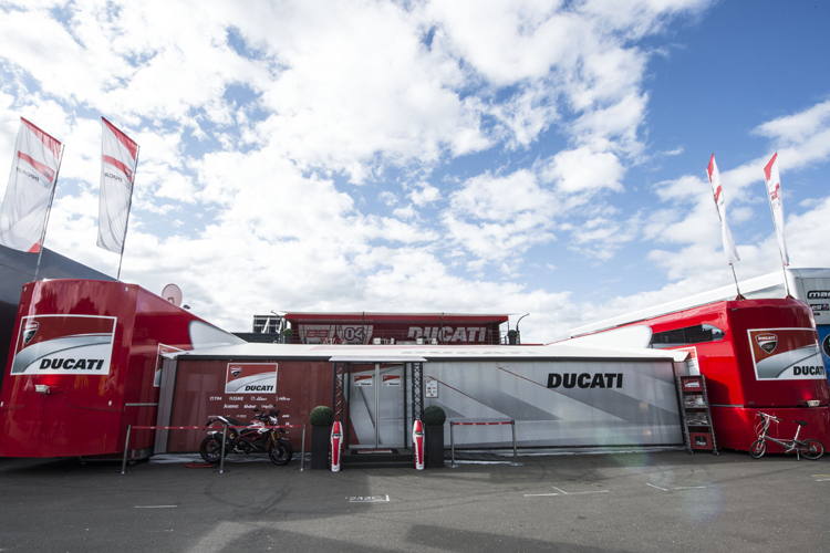 Zur Präsentation in die Ducati-Hospitality wurden nur ausgewählte Journalisten eingeladen