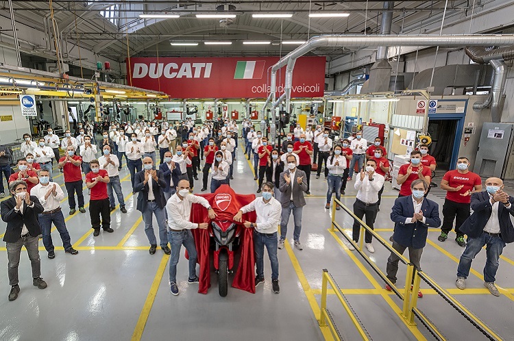 Stolz prasentiert Ducati den Abstands-Radar - viel dringender wäre jedoch eine massive Lärmreduktion