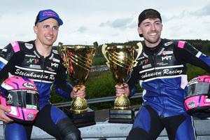 Trotz WM-Titels haben Harry Payne (re.) und sein Beifahrer Kevin Rousseau Probleme, ausreichend Sponsoren zu finden)