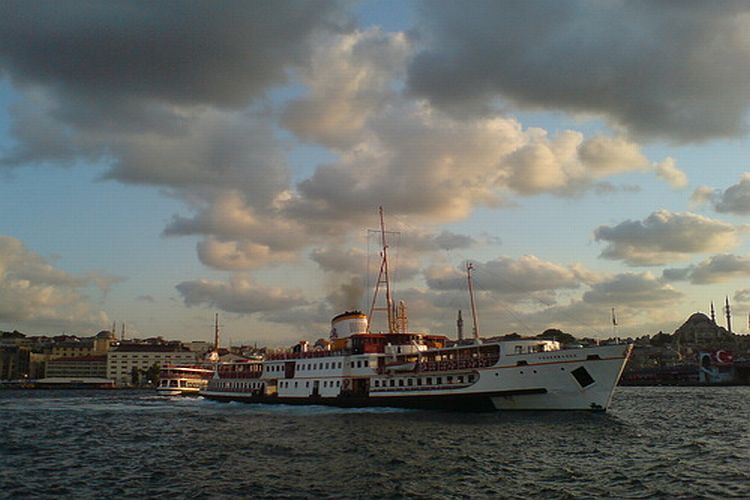 Und gestern abend war es am Bosporus noch so schön.