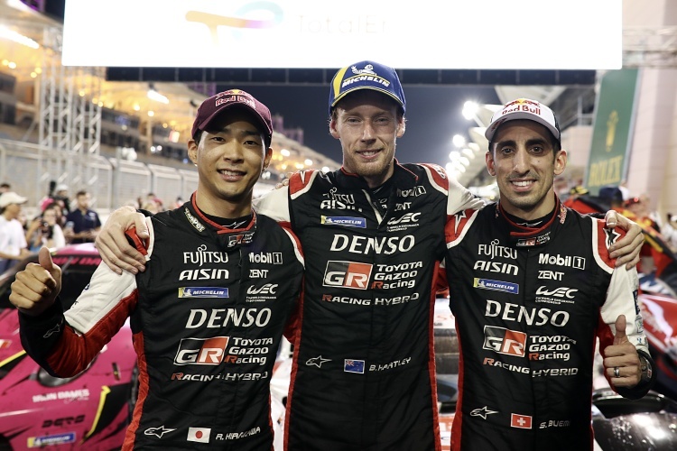 Ryo Hirakawa, Brendon Hartley und Sébastien Buemi (v.li.) sind auch 2023 Sportwagen-Weltmeister