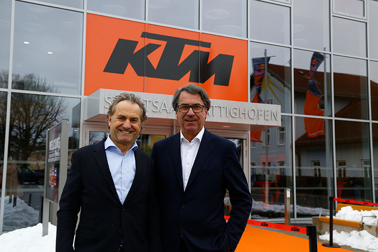 Firmenchef Stefan Pierer (rechts) und Vorstand Hubert Trunkenpolz