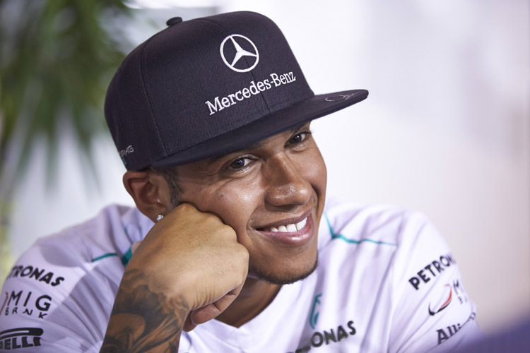 Lewis Hamilton: «Wenn man sich die On-Board-Aufnahmen ansieht, dann erkennt man, dass Sebastian Vettel gut 20 Meter vor allen anderen Piloten im Vollgas-Modus ist»