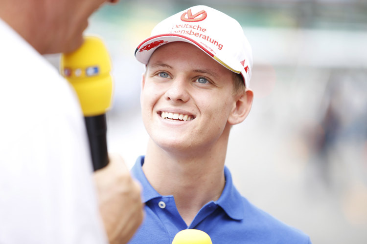 Mick Schumacher stattete dem Formel-1-Fahrerlager in Hockenheim einen Besuch ab
