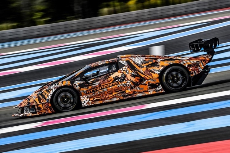 So sieht der Lamborghini SCV12 auf der Strecke in Le Castellet aus