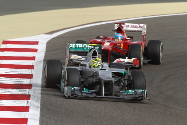 Rosberg hielt Alonso in Bahrain auf Distanz.