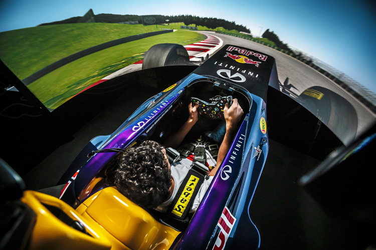 Daniel Ricciardo im Simulator von Red Bull Racing