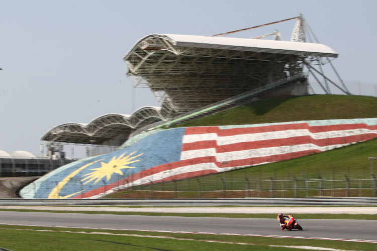 Malaysia ist die erste Station: Hier mit Honda-Testfahrer Stefan Bradl