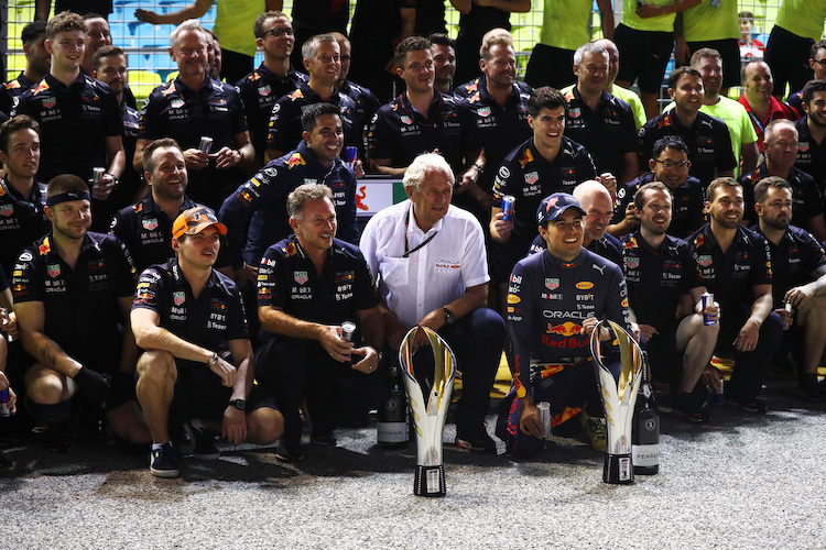 Red Bull Racing feiert in Singapur den 13. Saisonsieg