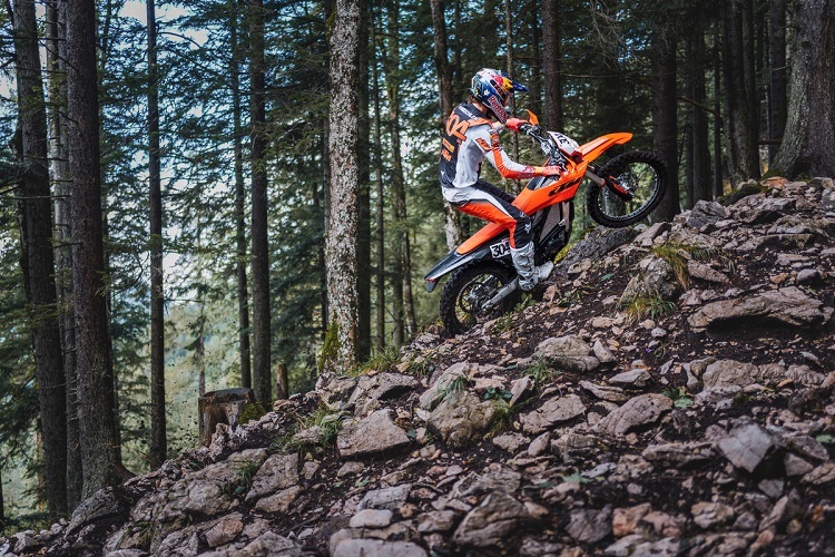 Die neue KTM Freeride E ist einer Enduro deutlich ähnlicher als einem Trialmotorrad