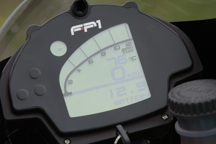 Damals erst an MotoGP-Maschinen üblich, heute veraltet: Dashboard in LCD-Technik