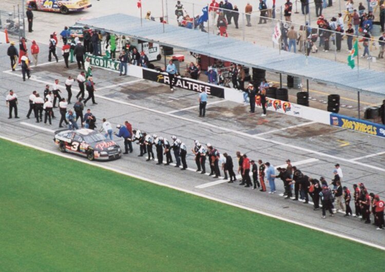 Der Sieg 98 von Dale Earnhard ist bei den NASCAR-Fans unvergessen