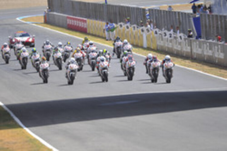 Das Junior Cup-Feld (hier in Jerez): 2015 mit acht Rennen