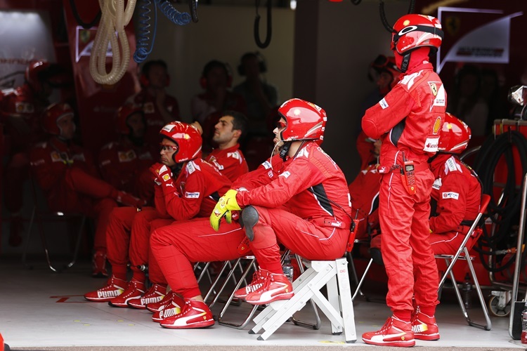 Während dem Rennen in der Ferrari-Box