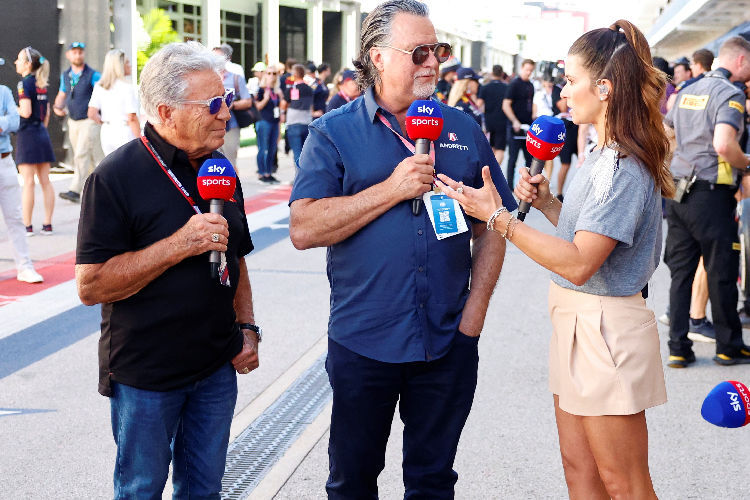 Mario (l.) und Michael Andretti am Sky-Mikrofon