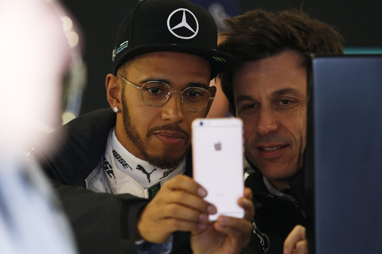 Lewis Hamilton bleibt tiefenentspannt
