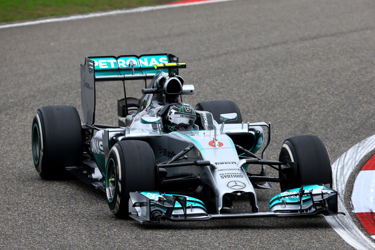 Nico Rosberg mit dem neuen Mercedes-Frontflügel