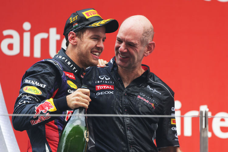 Sebastian Vettel und Adrian Newey feiern den vierten WM-Titel