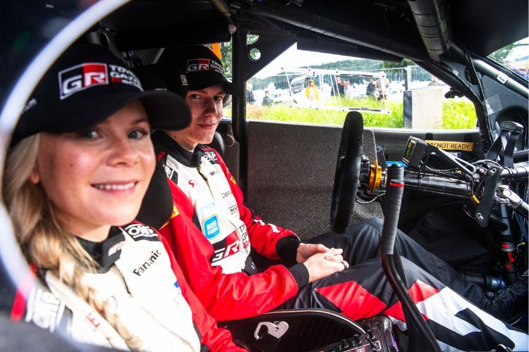 Ab sofort Geschichte: Sami Pajari und Enni Mälkönen gemeinsam in einem Rallye-Auto