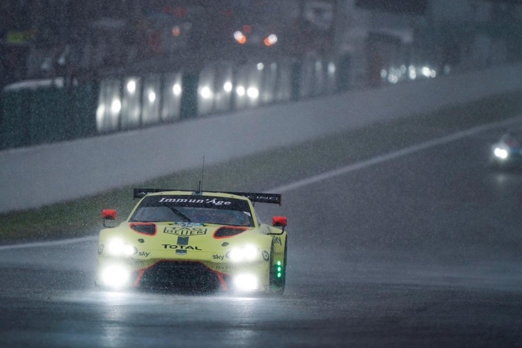 Aston Martin Vantage AMR im Regen