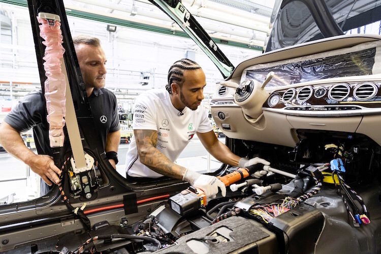 Lewis Hamilton im Juli 2019 im Mercedes-Werk von Sindelfingen