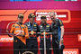 Lando Norris, Max Verstappen, Sergio Pérez und Paul Monaghan von Red Bull Racing