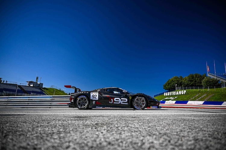 Ferrari-Team-mit-kurzfristigem-Fahrerwechsel