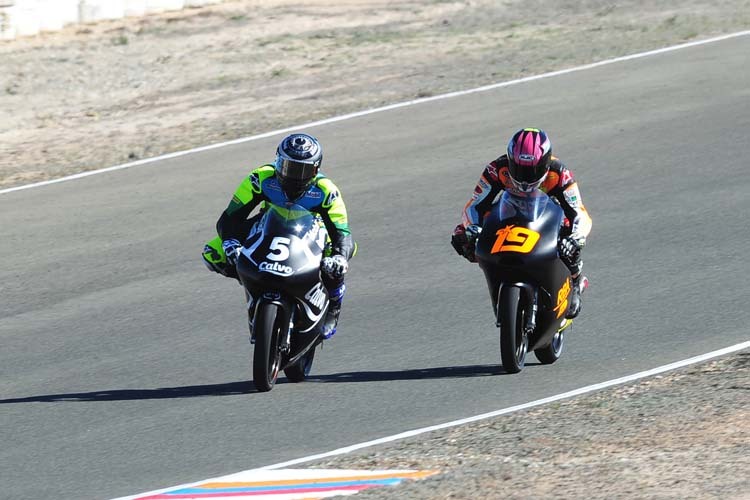 Eric Granado (li. neben CEV-Pilot Gabriel Rodrigo) in Almeria: Statt Kalex-KTM auf KTM
