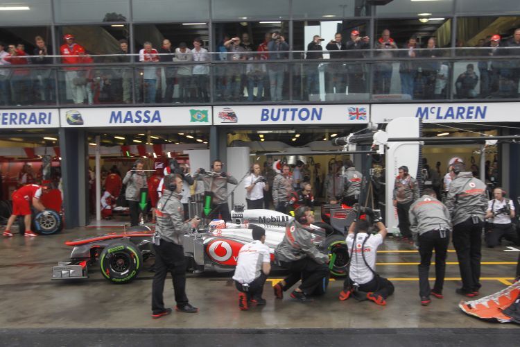 Jenson Button beim Boxen-Stop