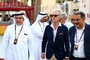 Kronprinz Salman bin Hamad Al-Khalifa (links) und Luca Montezemolo (mit Sonnenbrille) in Bahrain 2025
