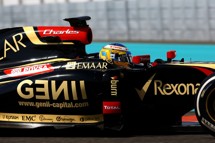 Charles Pic beim Abu-Dhabi-Test im Lotus mit Rexona-Werbung