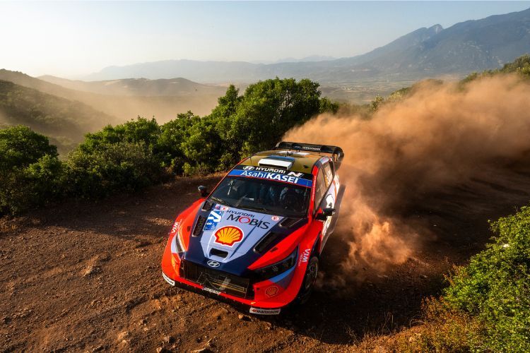 Ott Tänak im Hyundai teilt sich nach dem Akropolis-Auftakt die Spitze....