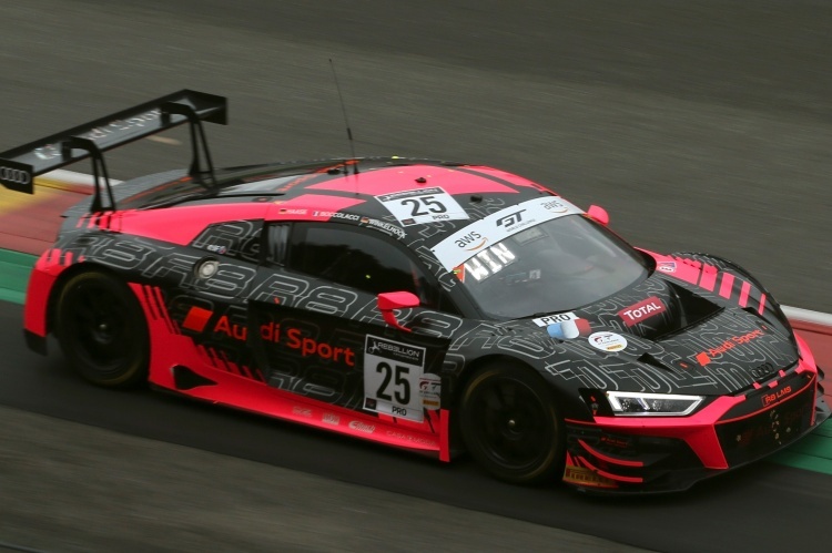 Der Audi R8 LMS vom Audi Sport Team Sainteloc Racing hat sich die Führung bei den 24h von Spa geholt