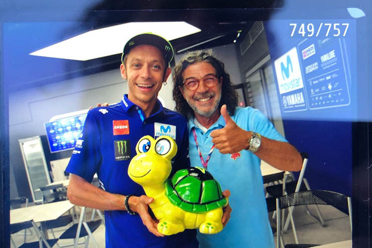 Ozan Kutay mit Valentino Rossi