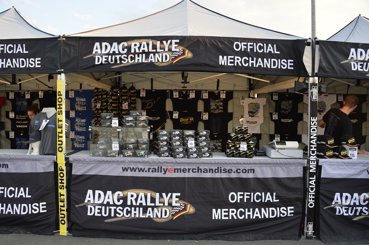 Anlaufstation bei der ADAC Rallye Deutschland - der Rallyeshop