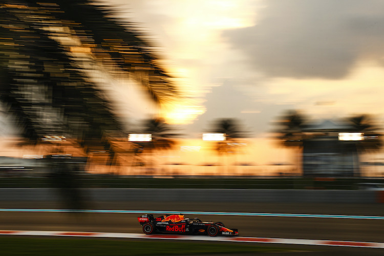 Max Verstappen holte sich in Abu Dhabi mit einer letzten schnellen Runde die Pole