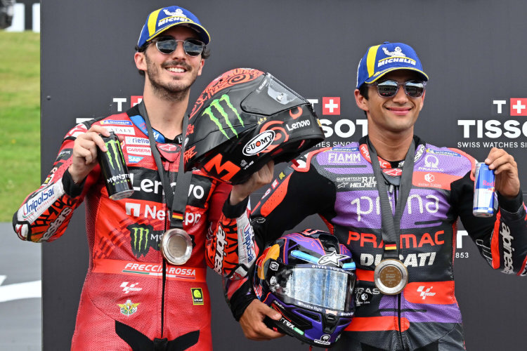 Pecco Bagnaia (li.) und Jorge Martin