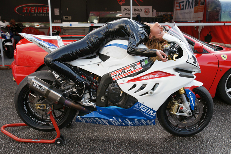 Schrammels Superbike als Sofa